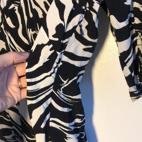 H&M Womens Size M Maxi Dress Side Slit Cinched Black White Animal Print - Picture 8 of 9